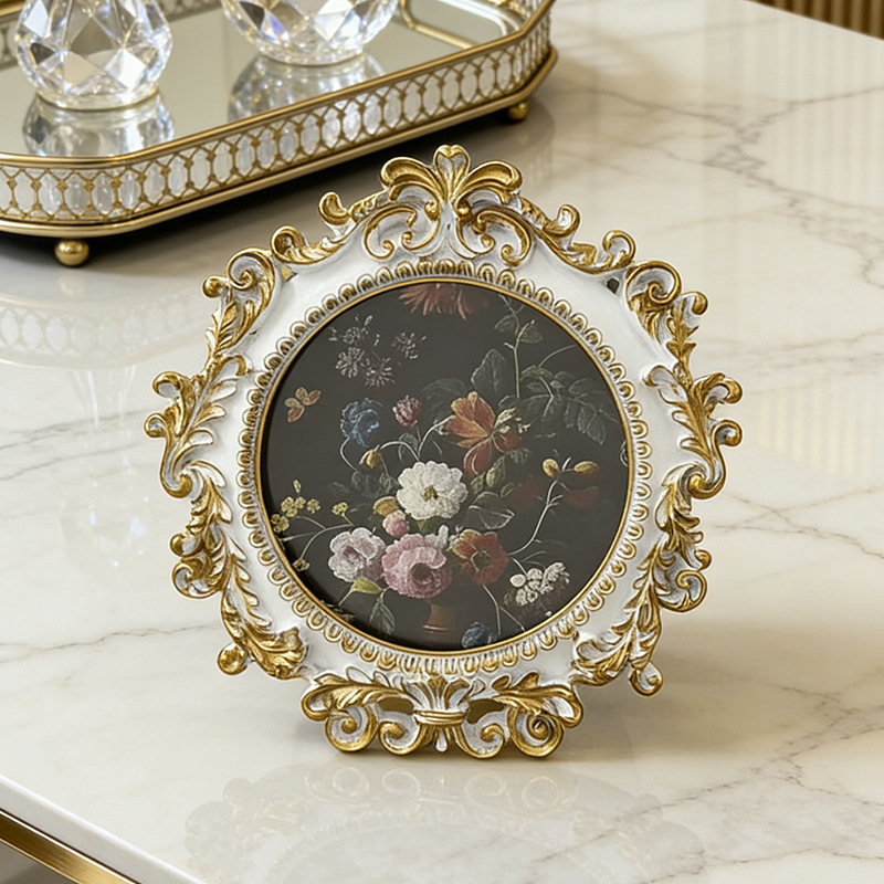 Vintage European-Style Embossed Round Resin Small Photo Frame Decorative Piece for Homestay Wall Decoration, Artistic Light Luxury Wall Hanging
