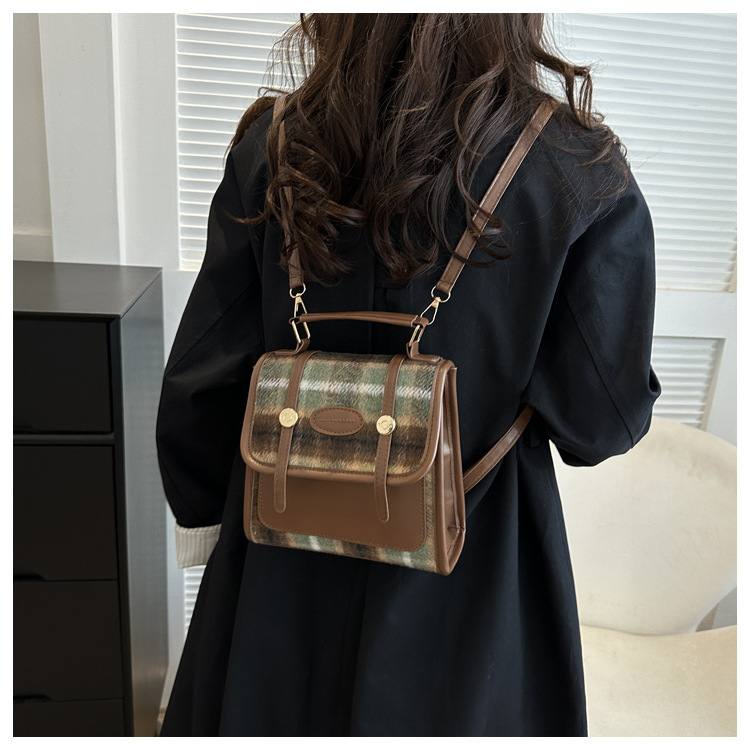 Alta textura simple color sólido estilo coreano bolso de las mujeres 2023 invierno nuevo nicho diseño hombro crossbody bolso