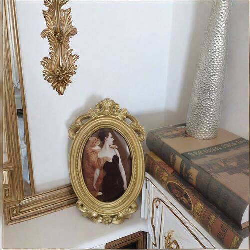 Resin carved photo frame table, European retro, desktop ornaments and picture frame combination matching golden embossed picture frame