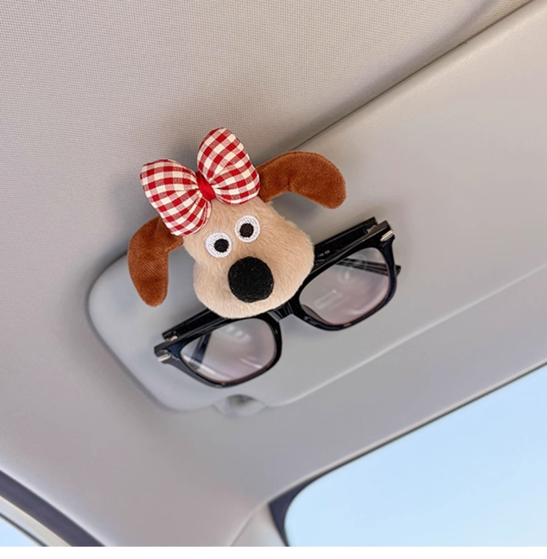 Car-Mounted Glasses Clip for Use in the Car, Sunglasses Holder, Sun Visor Magnetic Clip, Cute Decorative Accessory for Women