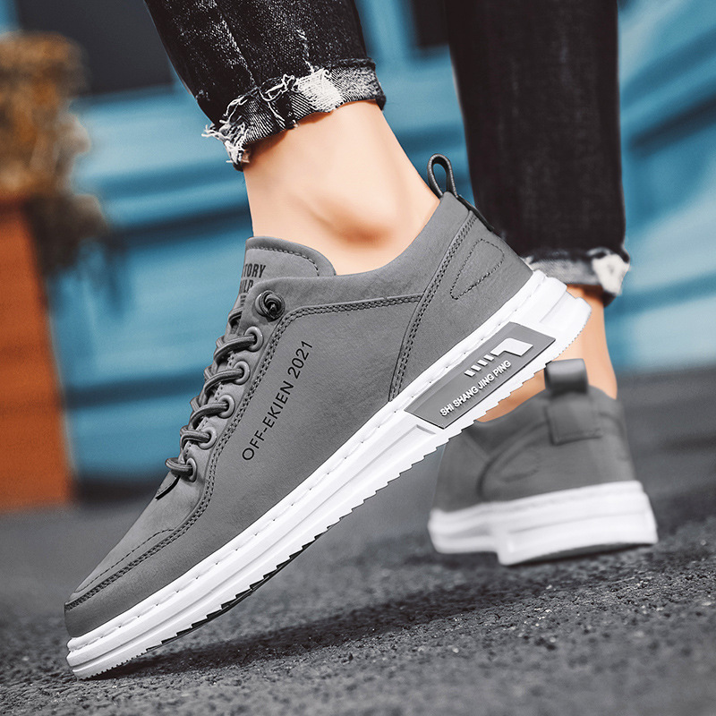 Zapatos de lona para hombre, zapatos de tela transpirable con efecto seda helada y antiolor para primavera, nuevos zapatos modernos y versátiles de hombre, sin cordones y de caña baja.