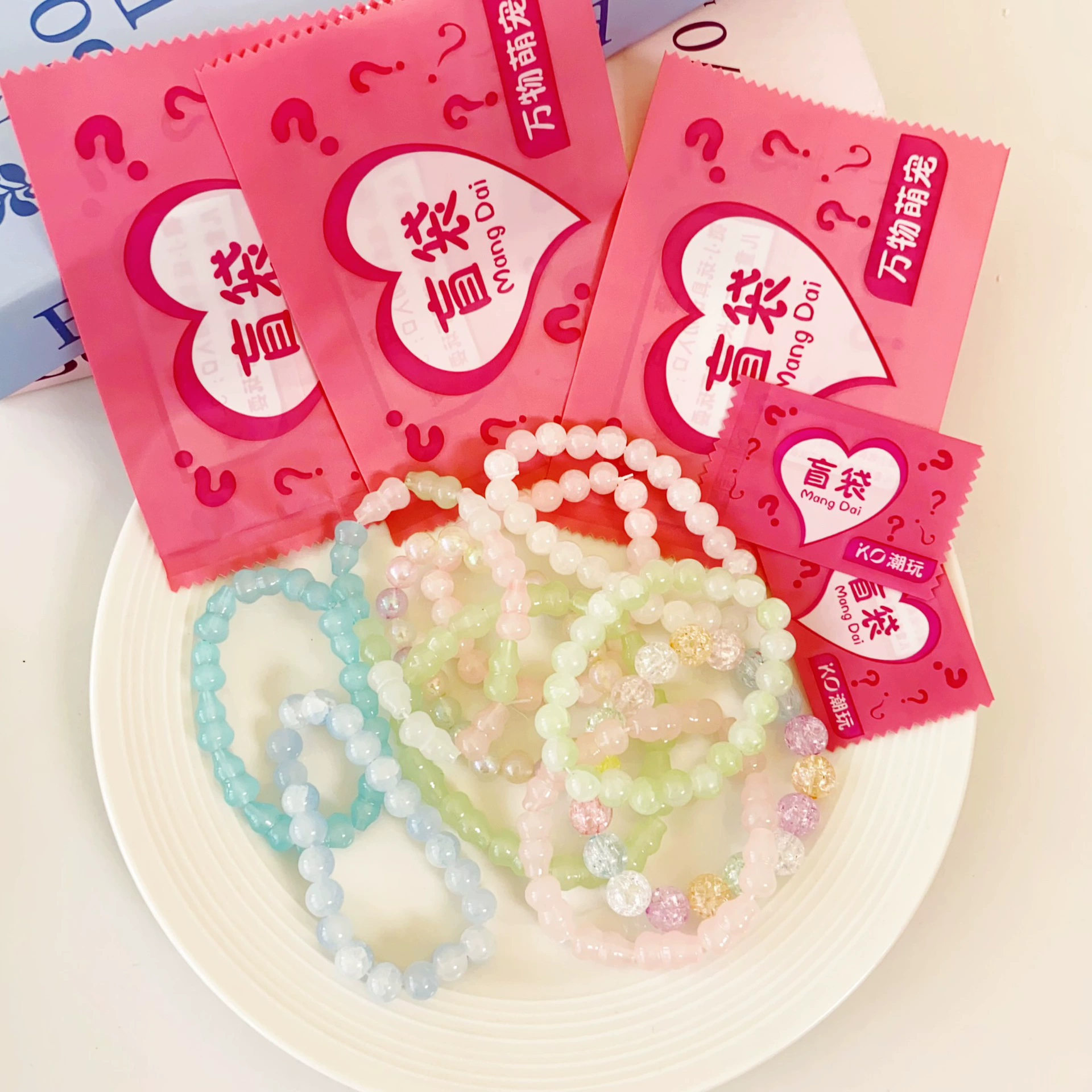 Набор браслетов-сюрприз (blind bag), разноцветные для девочек, мягкие «ice pearl» бусы, в мешочке