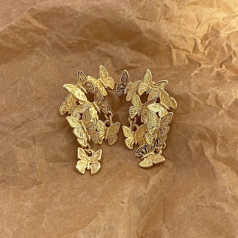 Retro golden elegant earrings