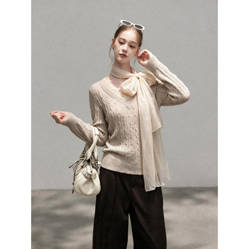 Real photos of the 2026 autumn collection: a new French-style, relaxed-fit lace V-neck knit top paired with a flowing, lightweight shawl, designed to create a slimming effect Real photos of the 2026 autumn collection: a new French-style, relaxed-fit lace V-neck knit top paired with a flowing, lightweight shawl, designed to create a slimming effect