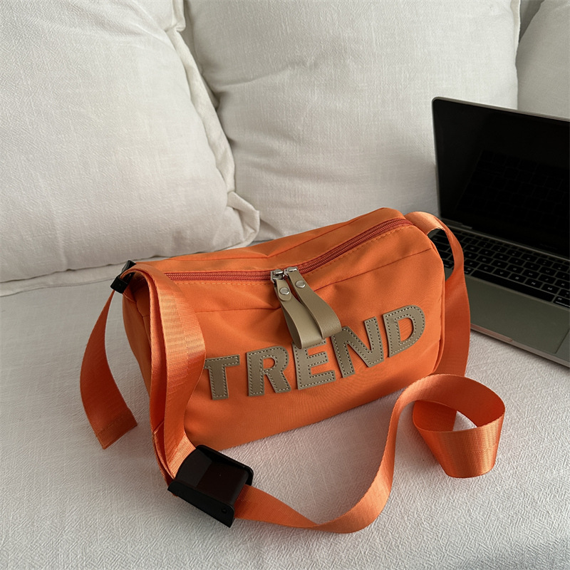 Bolsas de moda de tendencia de primavera 2024 nuevas bolsas deportivas de lujo ligero coreano de gran capacidad para salir