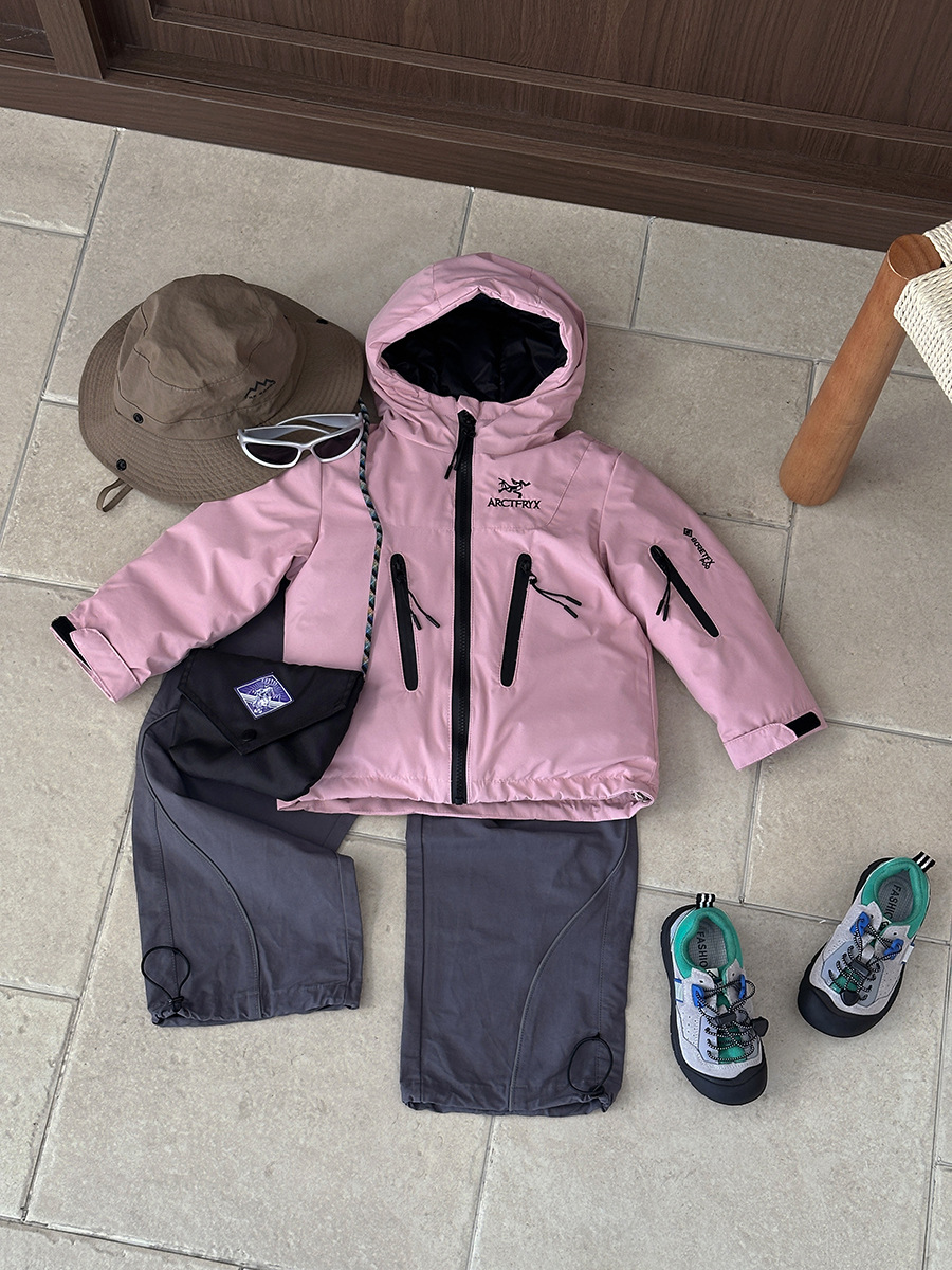 Otoño y invierno para niños ropa caliente a prueba de frío seda pluma ropa de niños hombres y mujeres ropa de asalto chaqueta con capuchón anti-temporada