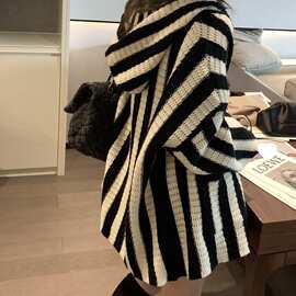 2025秋装黑白竖条纹连帽外套宽松慵懒中长款针织开衫女休闲大毛衣