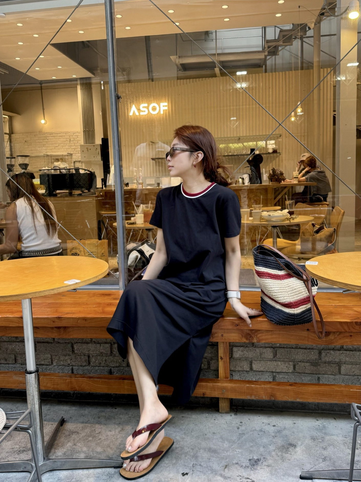 Affordable alternative to designer brands: mid-length color-blocked round-neck dress for women with side slit, slimming and easy to style, short-sleeved T-shirt dress