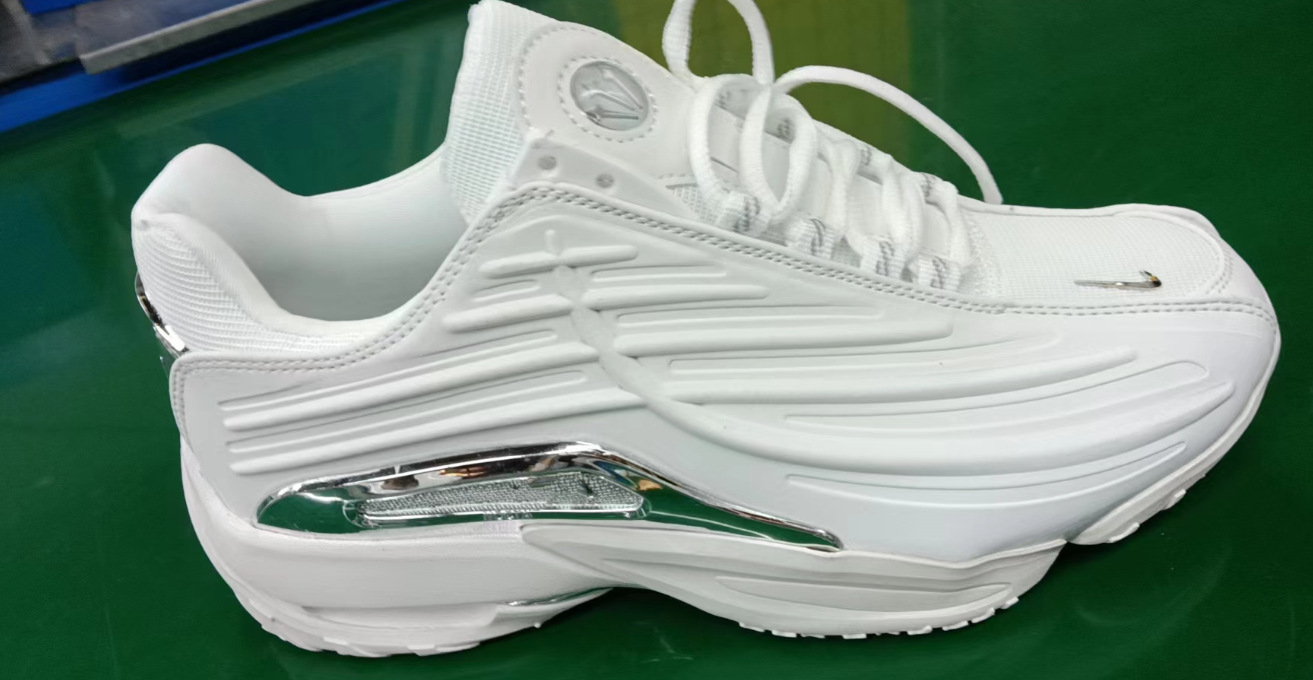 Drake shoes silver