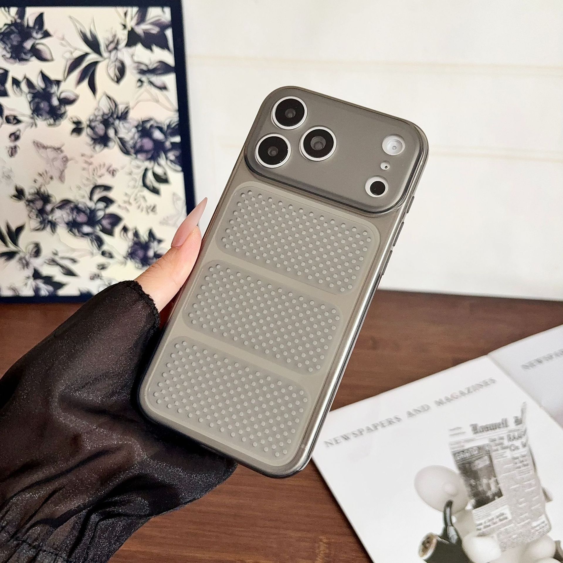 Funda Antigolpes con Disipación de Calor para iPhone 17 Pro Max y 16, Silicona TPU, Transpirable image 12