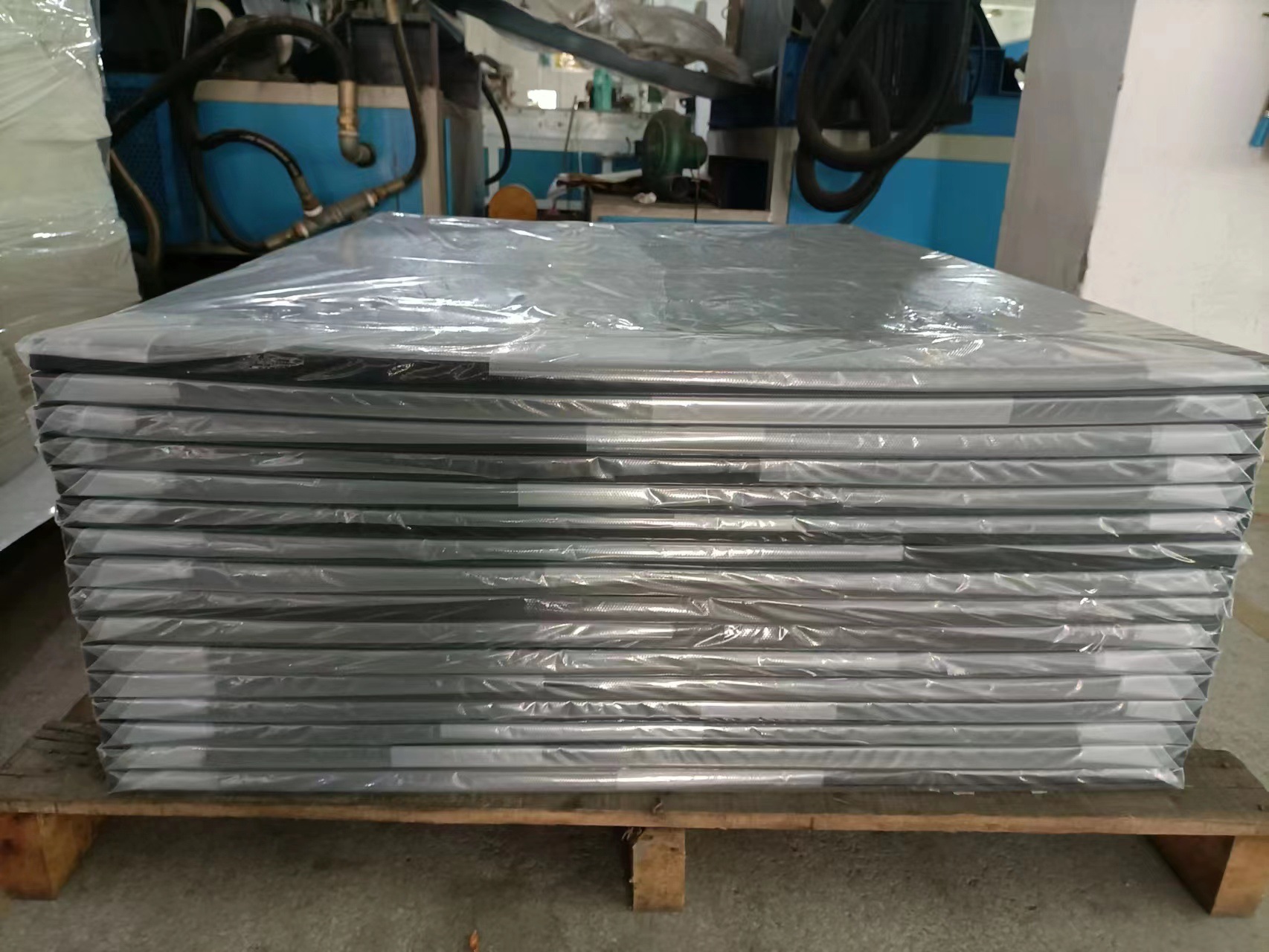 供应各种纹路PP板片材裁切多规格PP隔板发泡PE塑料衬板韧性好不爆