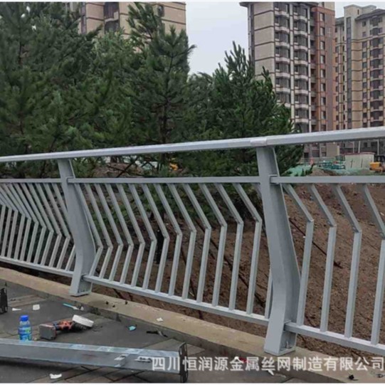 市政护栏 道路隔离护栏 车行道栏杆 车行道防撞护栏 镀锌栏杆扶手