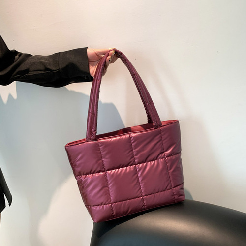 Internet celebrity large capacity fashion Korean version versatile ins shoulder bag women 2024 new armpit bag Korean version tote bag