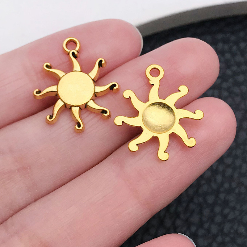五色レトロ透かし彫り星月太陽合金ペンダント手作りブレスレットキーホルダーアクセサリーアクセサリーペンダント|undefined