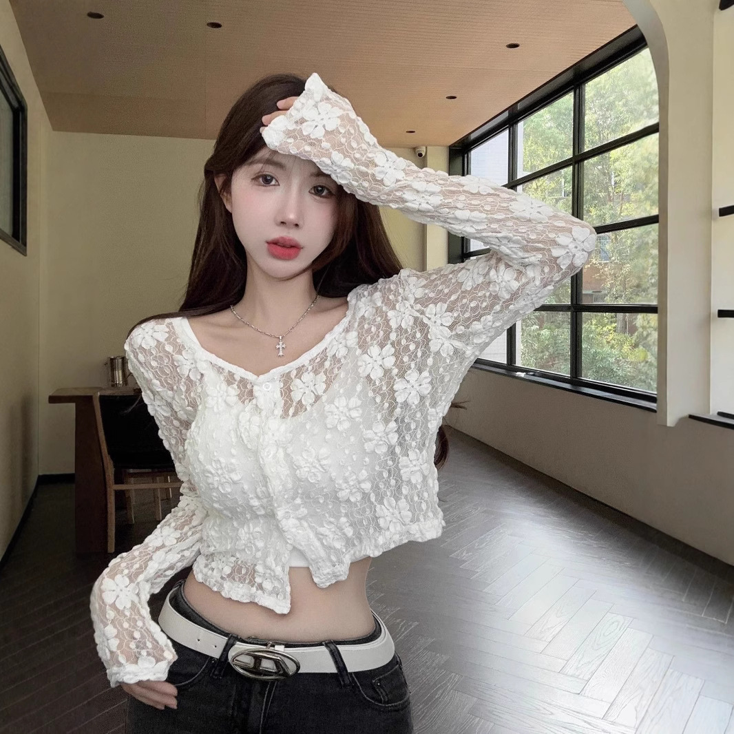 白色v领长袖防晒蕾丝衫女夏装纯欲透视短款衬衫显瘦外搭开衫上衣