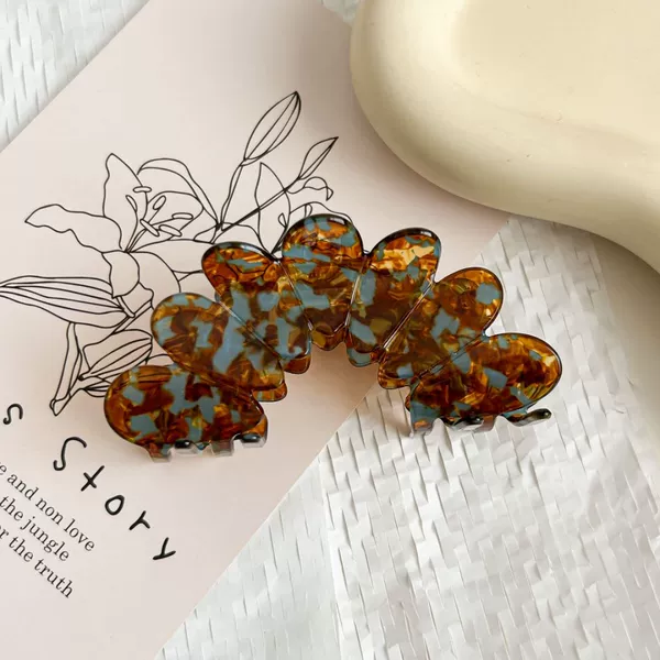 2-Petals turn blue-brown