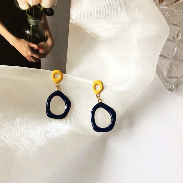 Retro Dripping Oil Hit Color Creative Irregular Hollow Circle Earrings display picture 1