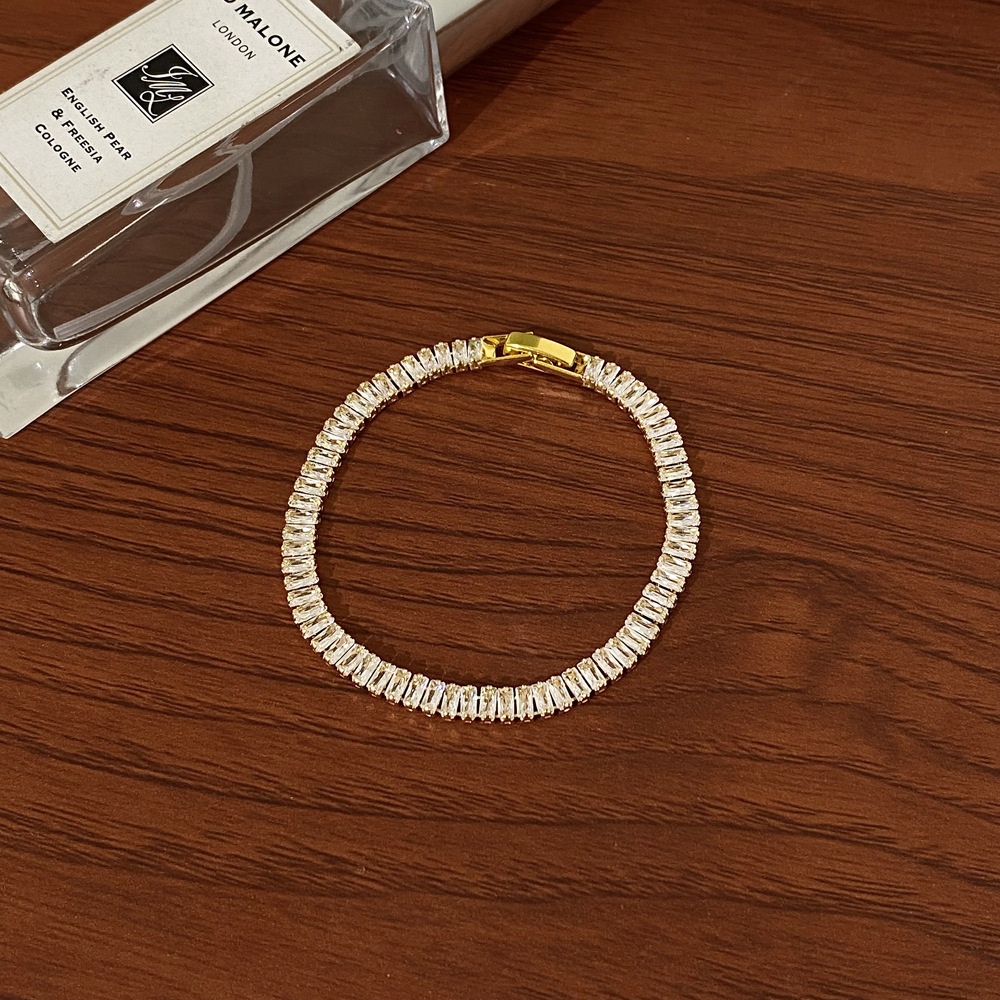 Solid Color Pattern Women's Gender Modern Style Solid Color Copper Plating Inlay Zircon Bracelets