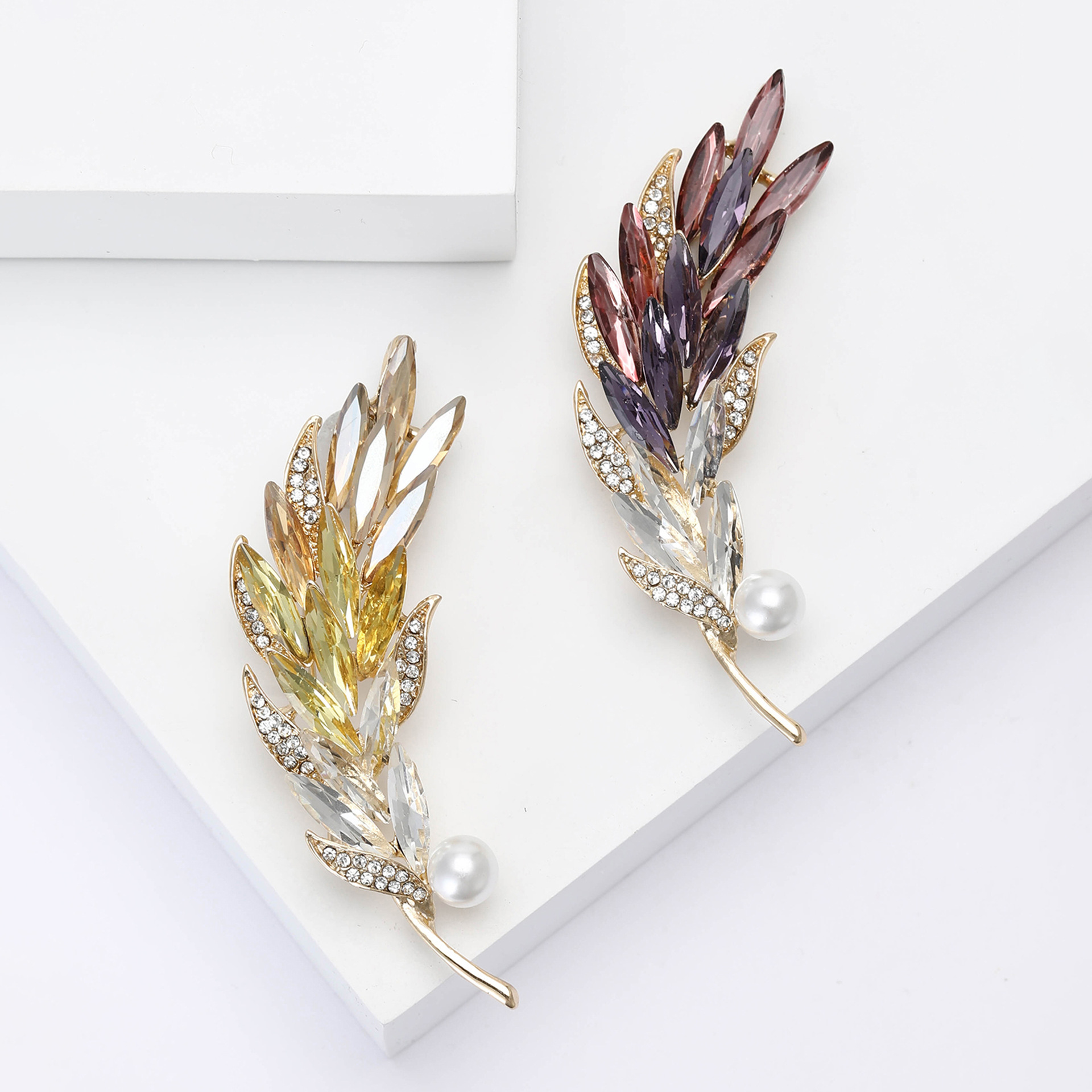 17g Weight Zircon Inlay Material Elegant Pin Feather Alloy Inlay Zircon Women's Brooches