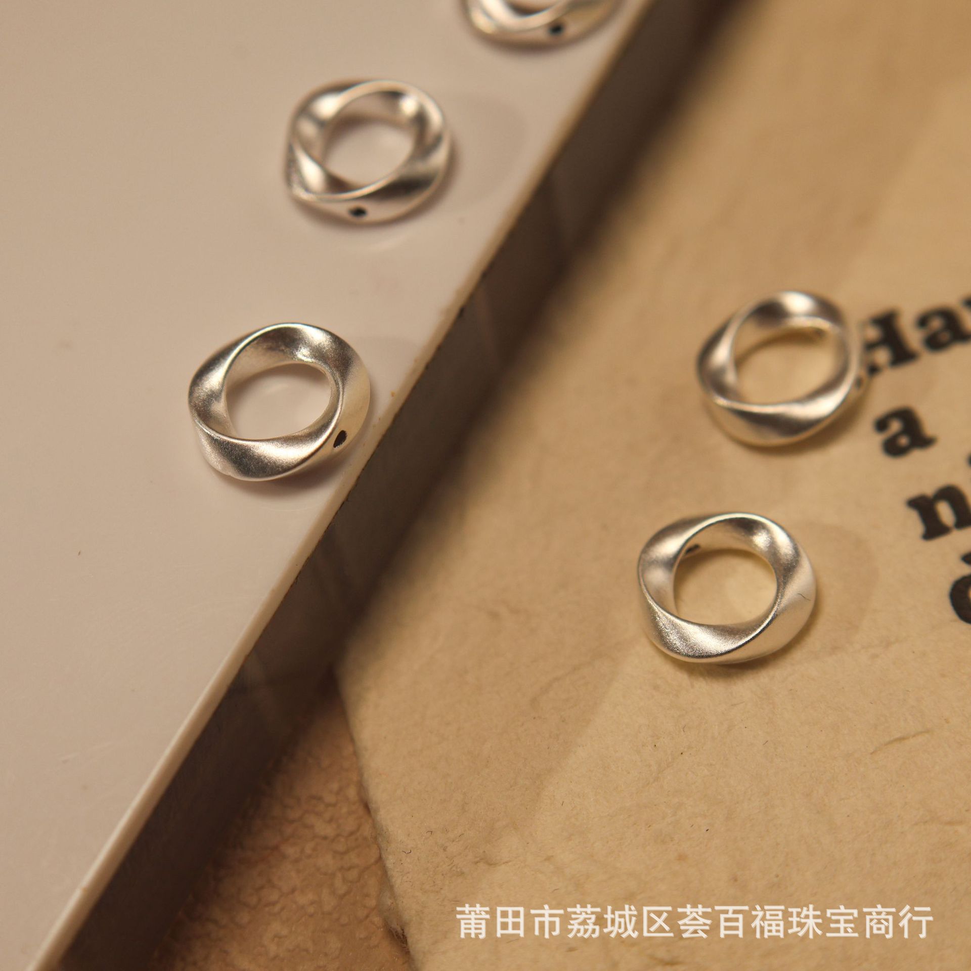 Pure silver s999 Möbius 3D hard silver accessory, hollow fashion niche light luxury ins handmade silver spacer bead accessory