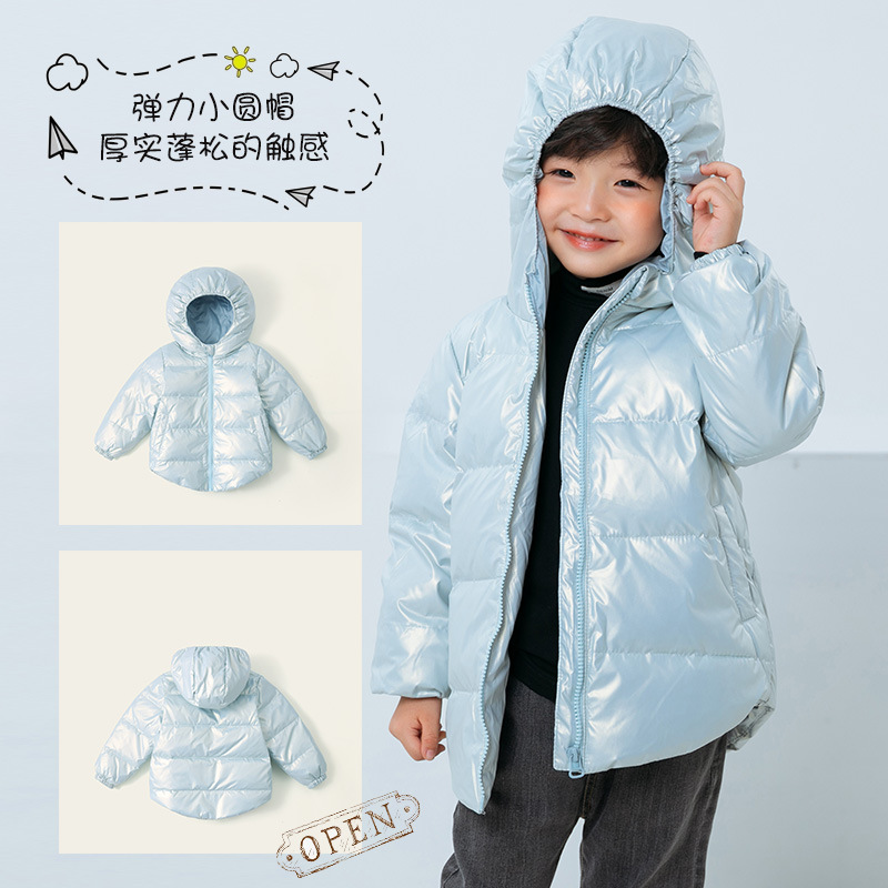 Invierno nuevo pequeño y mediano niños y niñas con capucha color sólido abajo chaqueta pato blanco abajo acolchado
