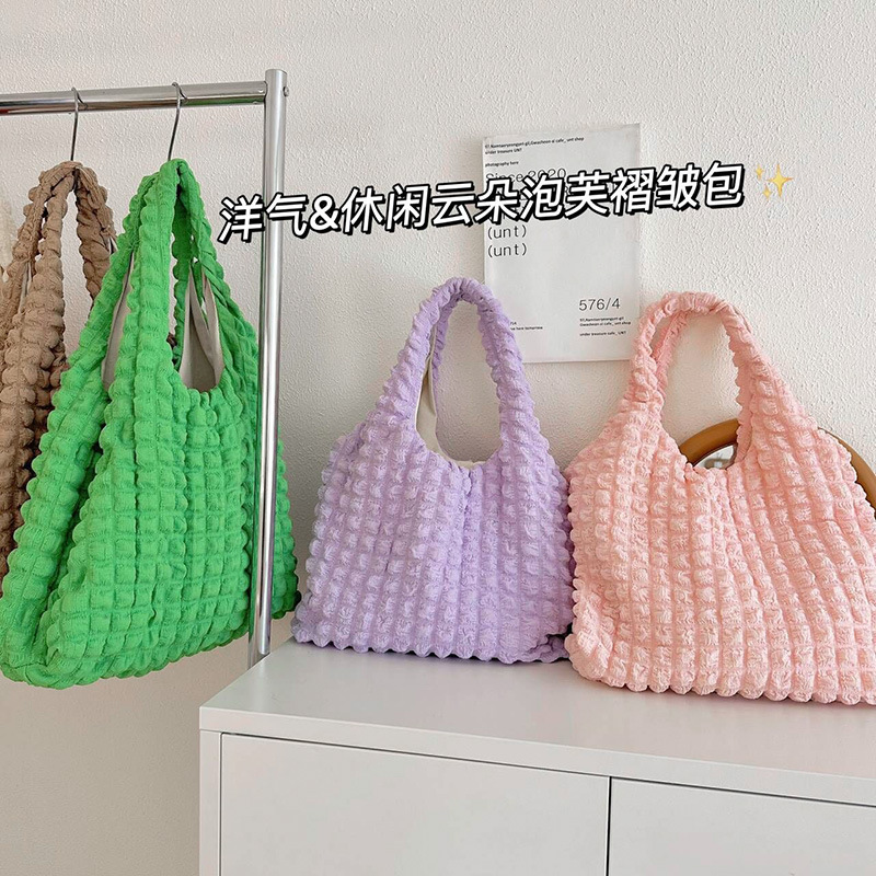 2023 nuevo plisado burbuja nube bolsa de hombro de moda todo fósforo nicho de compras de alta calidad de gran capacidad bolsa