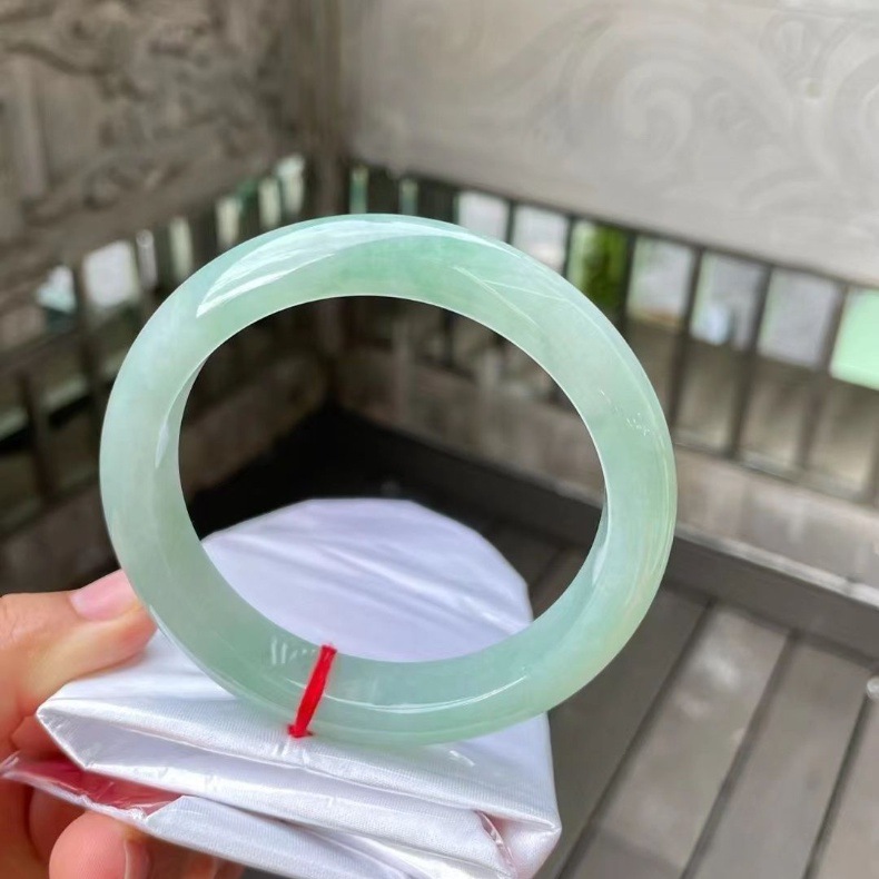 Vòng tay ngọc bích nữ cao cấp màu xanh lục nhạt băng – có giấy chứng nhận chi tiết 25