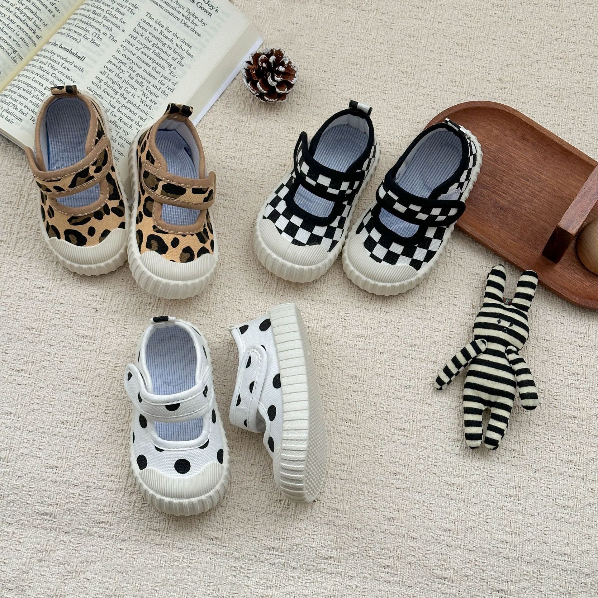 Zapatos de lienzo para bebés zapatos de jardín de infantes de primavera y otoño zapatos blancos zapatos de mujer para niños velcro