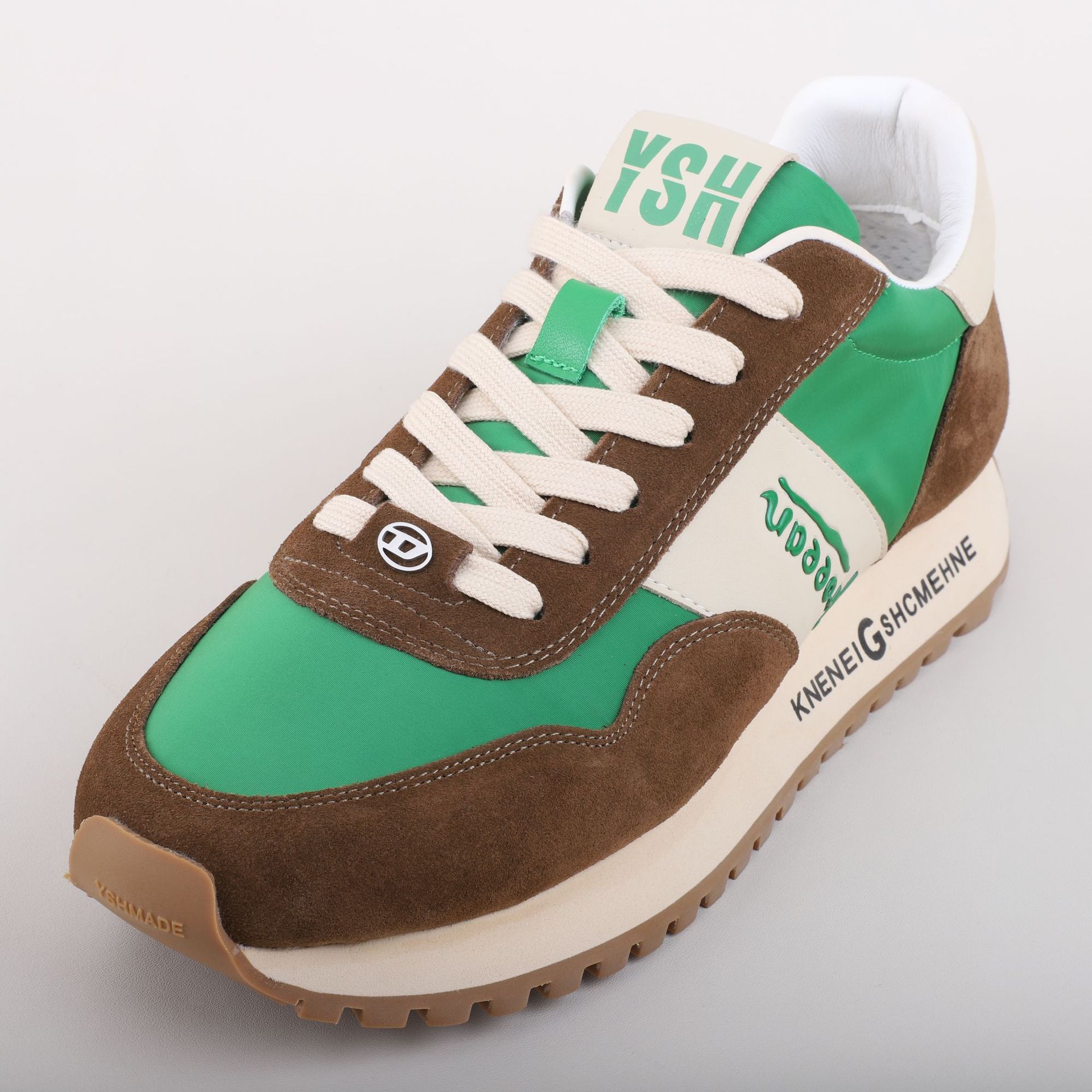 Sports breathable casual footwear for leisure