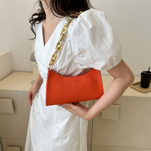 Chain texture simple fashion armpit bag 2024 new daily commuting shoulder bag women's versatile popular small square bag