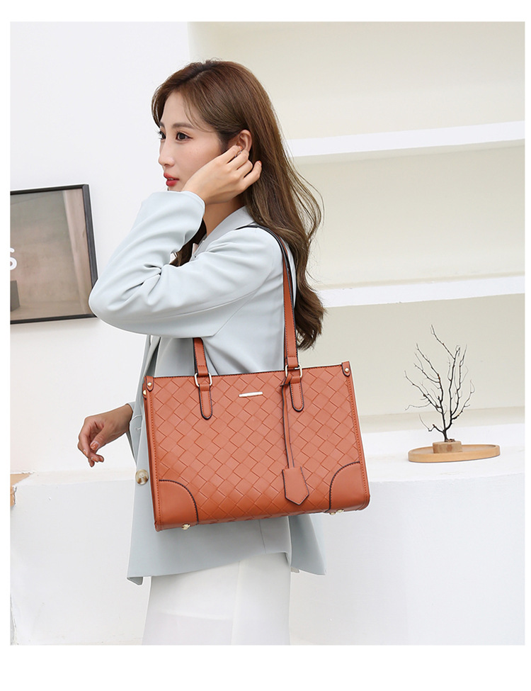 Women's Medium Autumn Pu Leather Solid Color Basic Ribbon Square Zipper Bag Sets display picture 2
