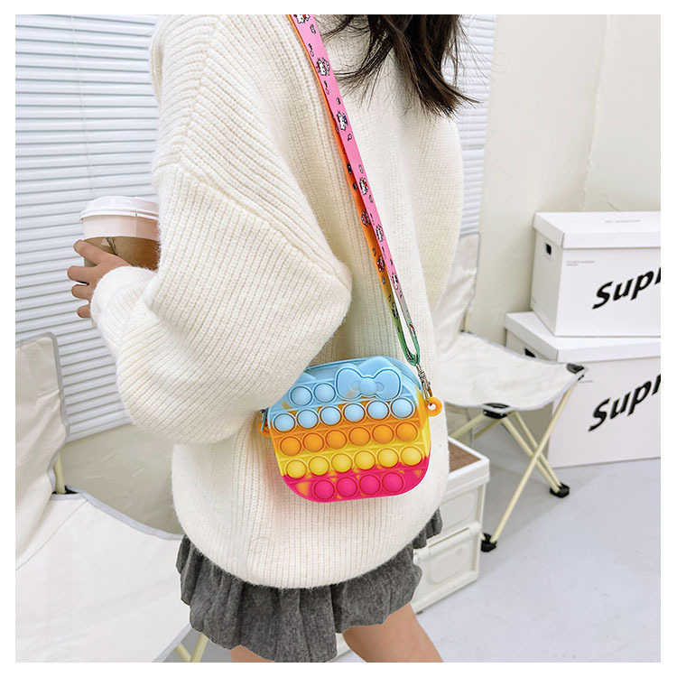 Children's Silicone Bag 2021 New Creative Decompression Small Bag Coin Purse Candy Color Messenger Bag display picture 6
