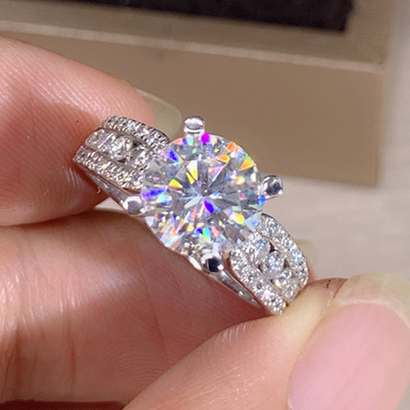 Fashion New Wedding Classic Four-claw Zircon Crystal Female Engagement Proposal Copper Ring Female display picture 2