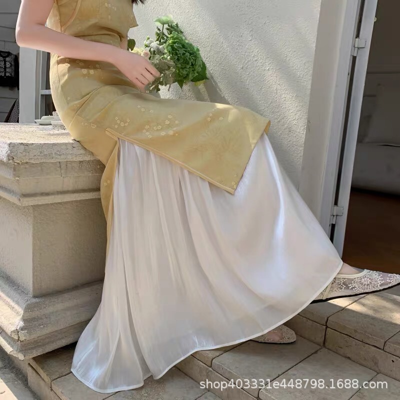A Flowing Underskirt for a Qipao, Paired with a White Half-Skirt as a Base Layer to Prevent Exposure, a Fairy-Like, Youthful, Retro, Versatile Long Skirt A Flowing Underskirt for a Qipao, Paired with a White Half-Skirt as a Base Layer to Prevent Exposure, a Fairy-Like, Youthful, Retro, Versatile Long Skirt