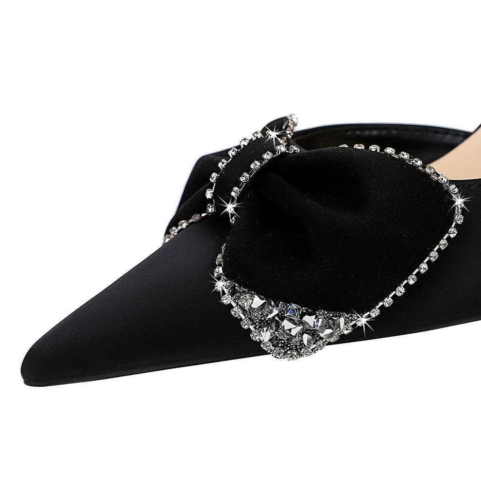 Scarpe décolleté a spillo a punta con taglio laterale_voghion.com