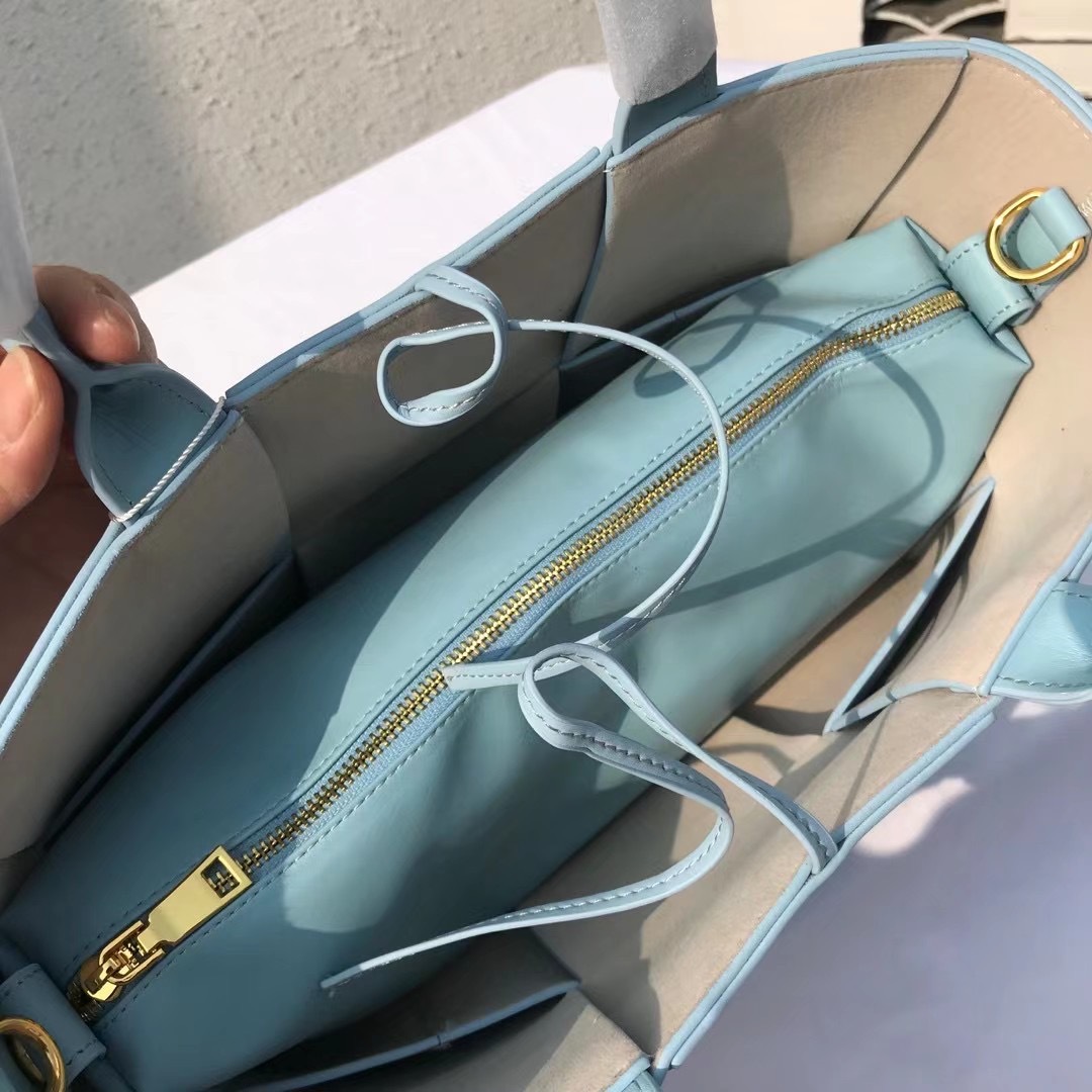 Bolso tote ARCO de moda para la primavera 2025, estilo internet, gran capacidad, con bolsa interior con cremallera, bolso de hombro, 6 colores, en stock.