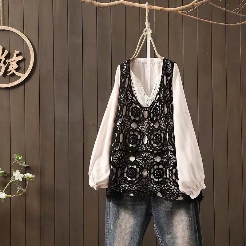 Summer knitted vest sleevless with a round collar, oversize