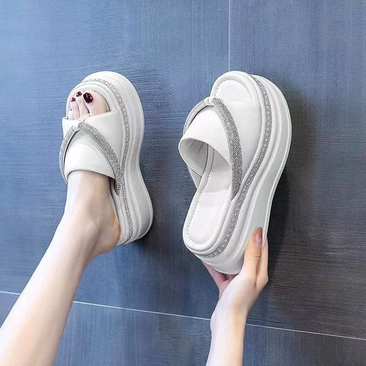 Сеть красных склонов с каблуком и холодными тапочками