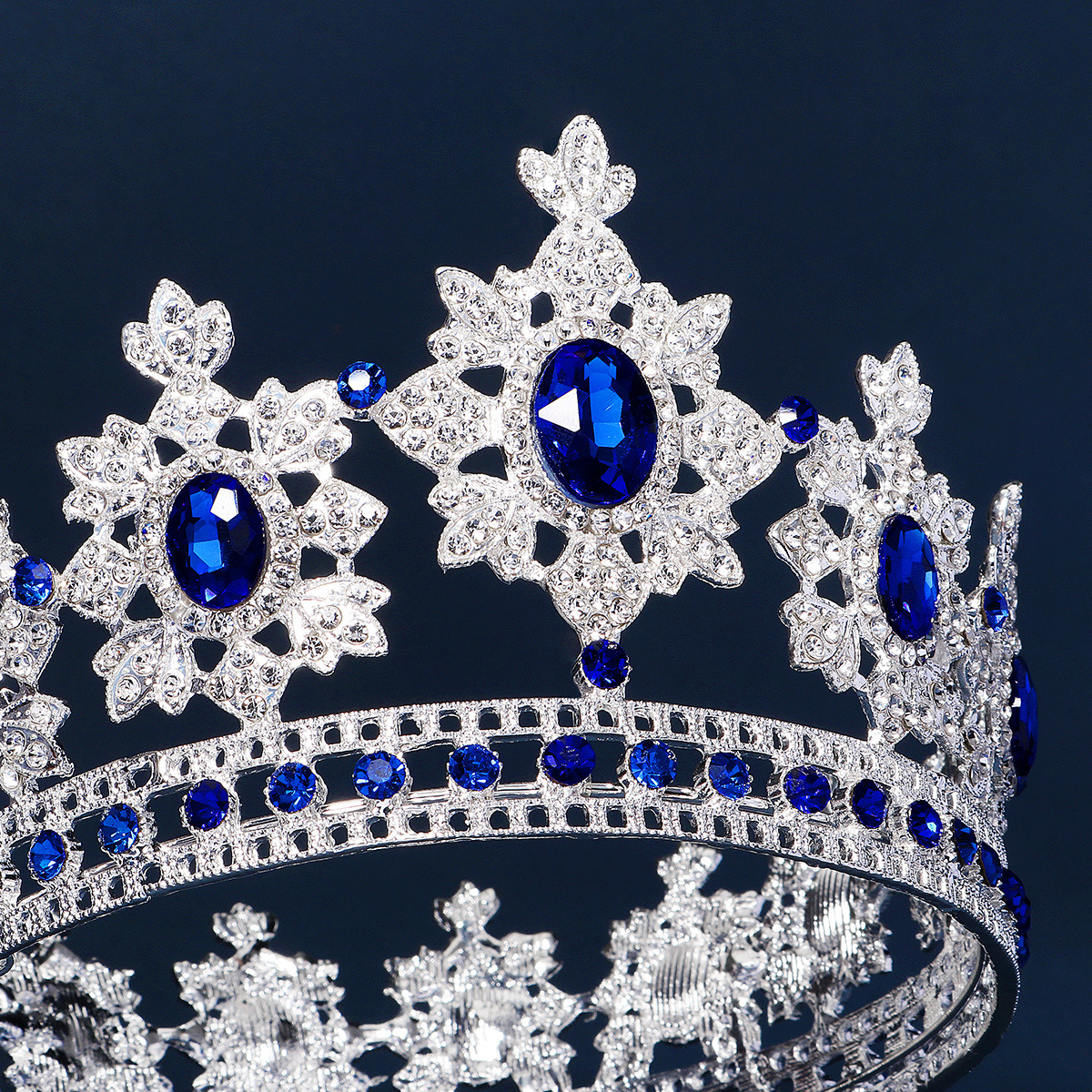 Retro Crown Alloy Plating Inlay Artificial Gemstones Crown 1 Piece