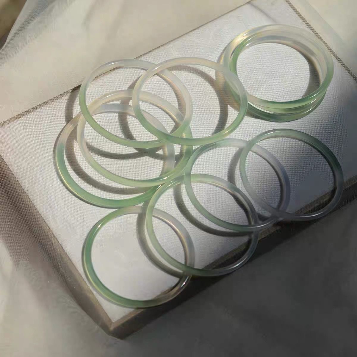 (2개) 반 산 반 물 마노 뷰티 팔찌 제이드 컬러 내추럴 그라데이션 오일 그린 마노 팔찌 여성 칼세도니 징글 팔찌