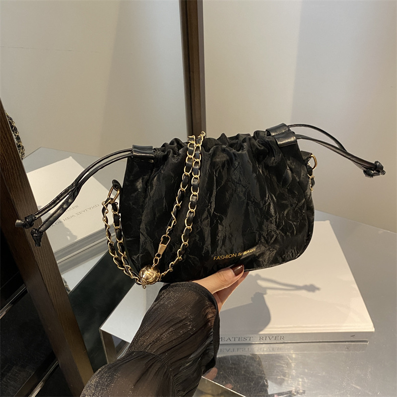 Cadena de nicho bolso pequeño de todo fósforo para mujer bolso de axila de moda de alta gama versión coreana bolso de cubo de mensajero para mujer de un solo hombro