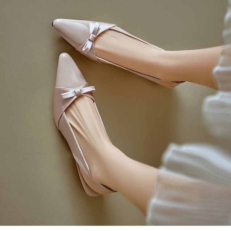 2026 nuevo estilo de verano de moda francesa moda zapatos de mujer temperamento universal suave viento claro sandalias vacías traseras