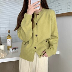 柔らかくワックスのようなレイジースタイルのショートセータージャケット2025新しい女性の秋と冬の韓国スタイルのルーズ長袖ニットカーディガントップ