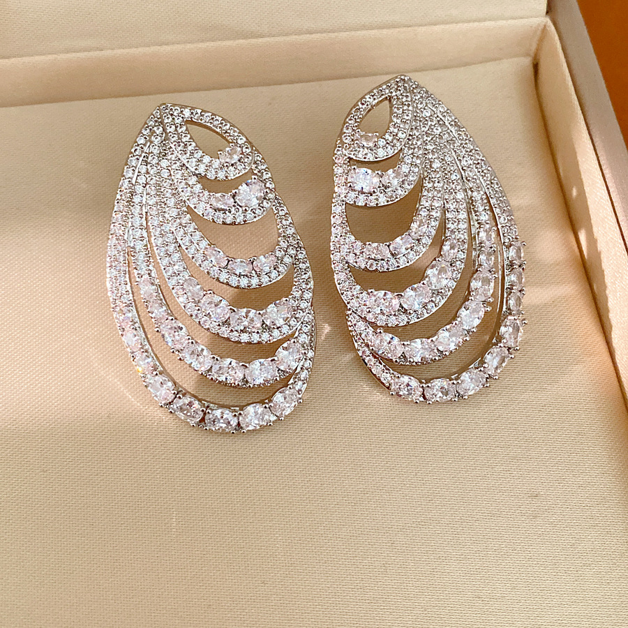 Aguja de plata zircon oval multicapa personalidad temperamento nicho pendientes de moda ligero lujo alta sensación auriculares al por mayor