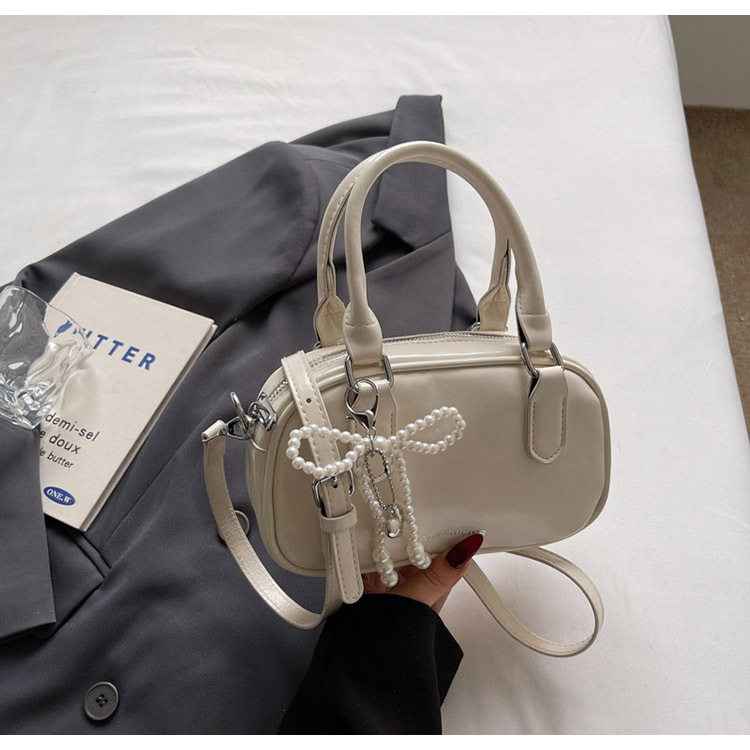 A fashionable Korean-style small square bag for women in the summer of 2025, featuring a simple and retro single-shoulder, crossbody and hand-held pillow bag undefined