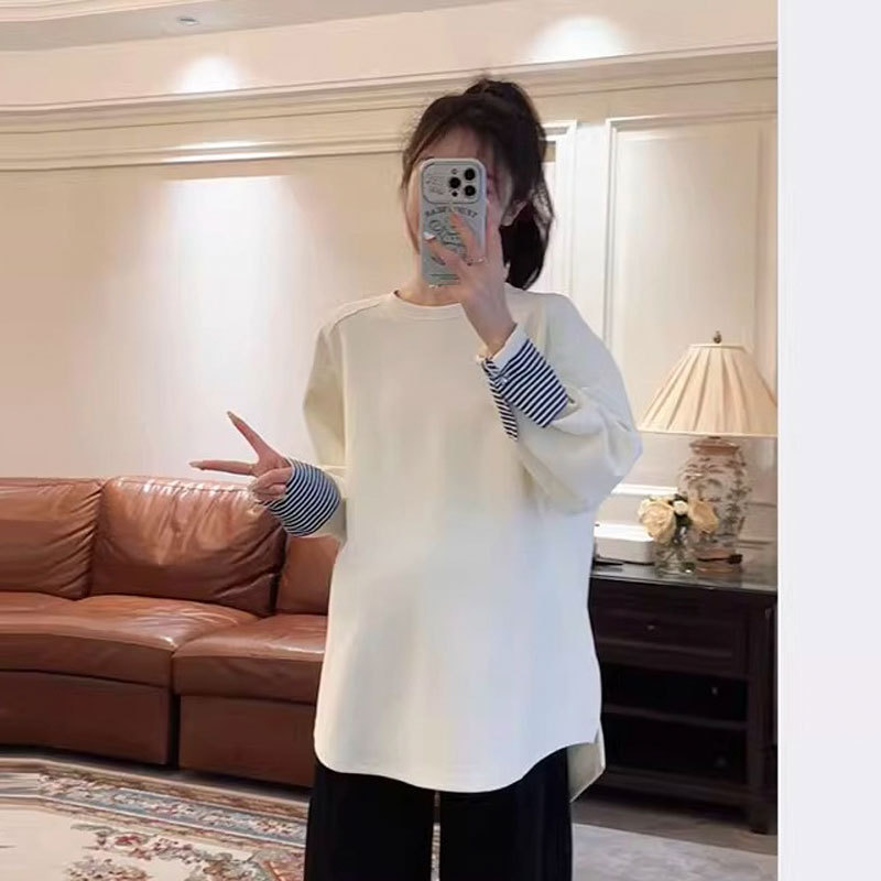妊婦のパーカーのシャツのストライプの袖は長袖のtシャツの秋の服をつなぎ合わせます。|undefined