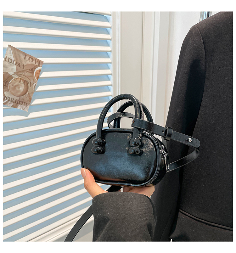 2025 New European and American retro handbag, mini pillow bag for women, fashionable crossbody bag, summer lipstick bag for women undefined