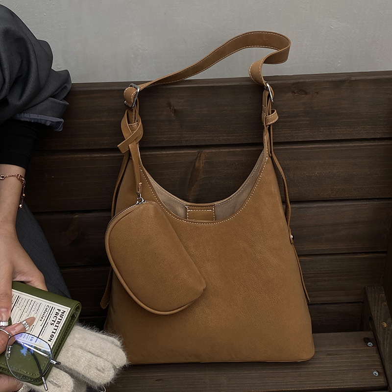 Bolso relajado coreano de cuero suave retrógrado para mujeres bolso de cubo de gran capacidad 2025 nuevo hombro bajo la braza bolso mochila