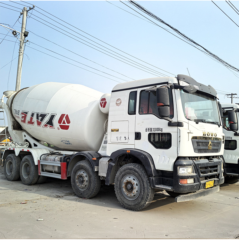 Selling Sinotruk Howo 14-cubic-meter commercial concrete mixer truck, concrete mixing tank truck, cement mixer truck, available in stock