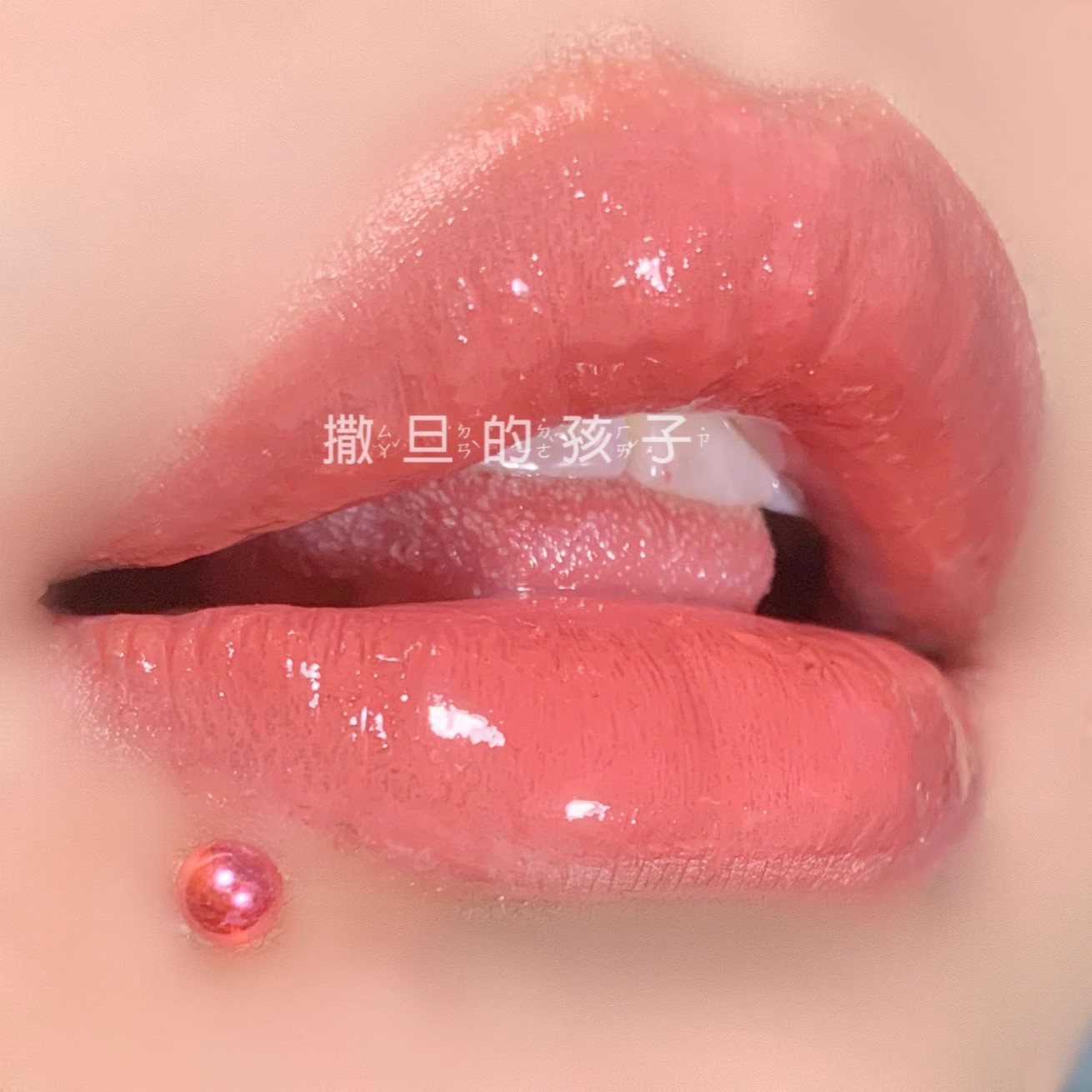16G labret stud size and finish detail